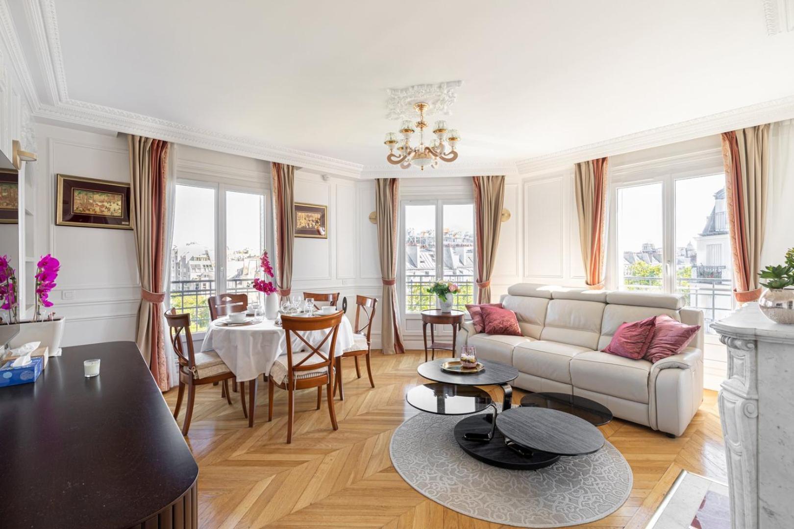 Guestready - Charming Near Museum Of Illusion * Parijs